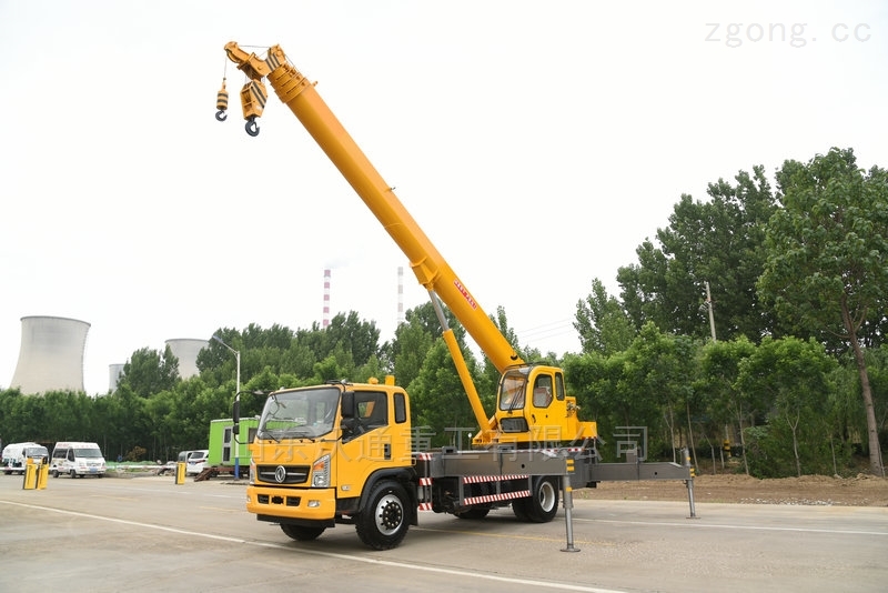 山东沃通重工供应8吨福田汽车吊