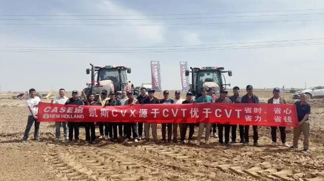田間“自動(dòng)擋”來(lái)襲！凱斯OPTUM3004 & PUMA2404喀什田間演示會(huì)